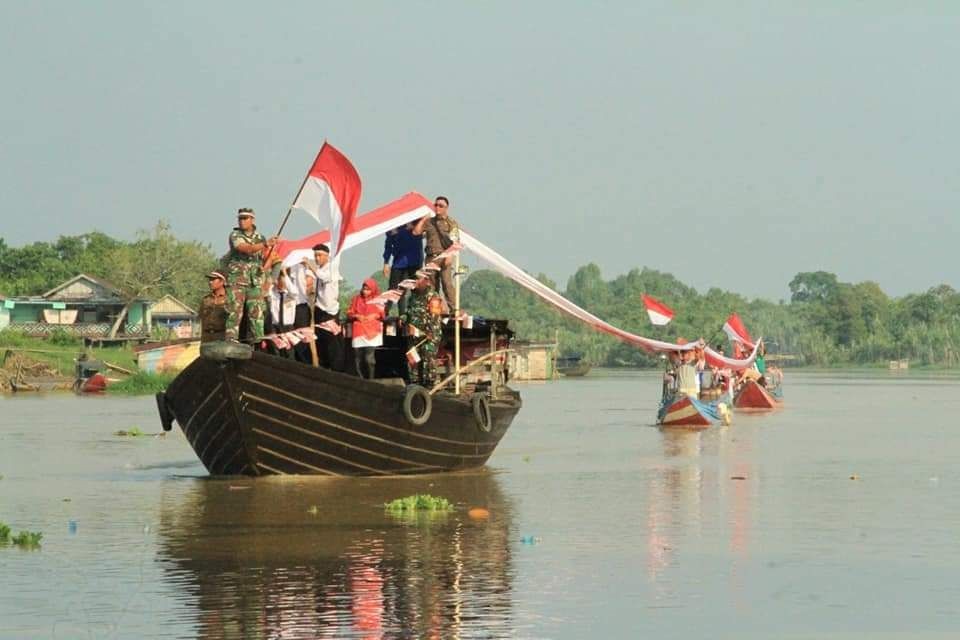 Bendera Merah Putih Membentang 177 Meter di Sungai Lalan