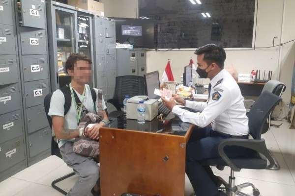 Mengamuk di Gili Trawangan, Bule Rusia Dideportasi