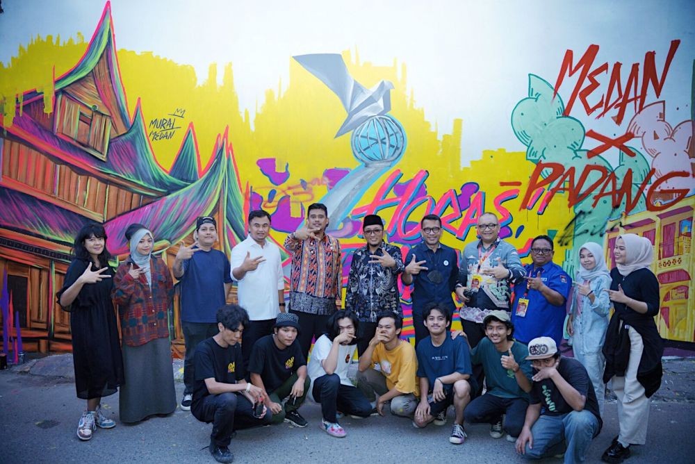 Kolaborasi Muralis Medan dan Padang, Rumah Gadang Bersanding Warenhuis