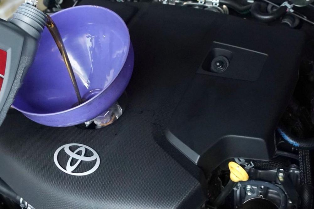 Kenapa Mobil LCGC Perlu Oli Mesin Khusus? Ini 4 Alasannya