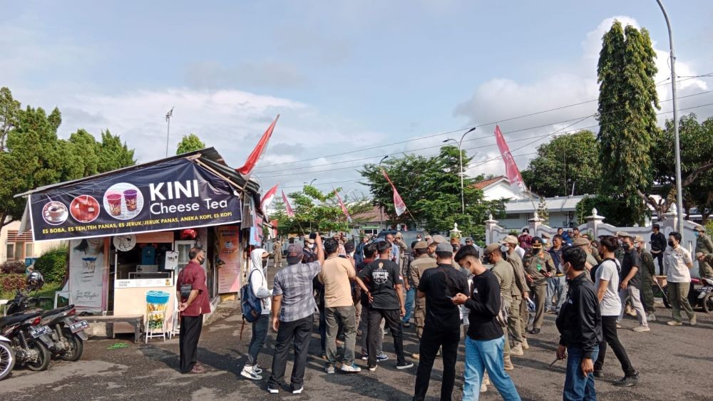 Satpol PP Kulon Progo Gusur Kios di Selatan Stasiun Wates