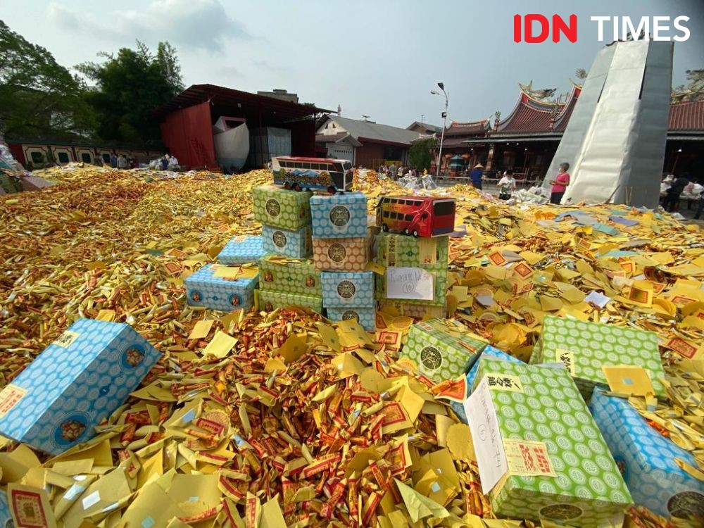 Intip Hungry Ghost Festival di Medan, Mobil hingga Rumah untuk Arwah 