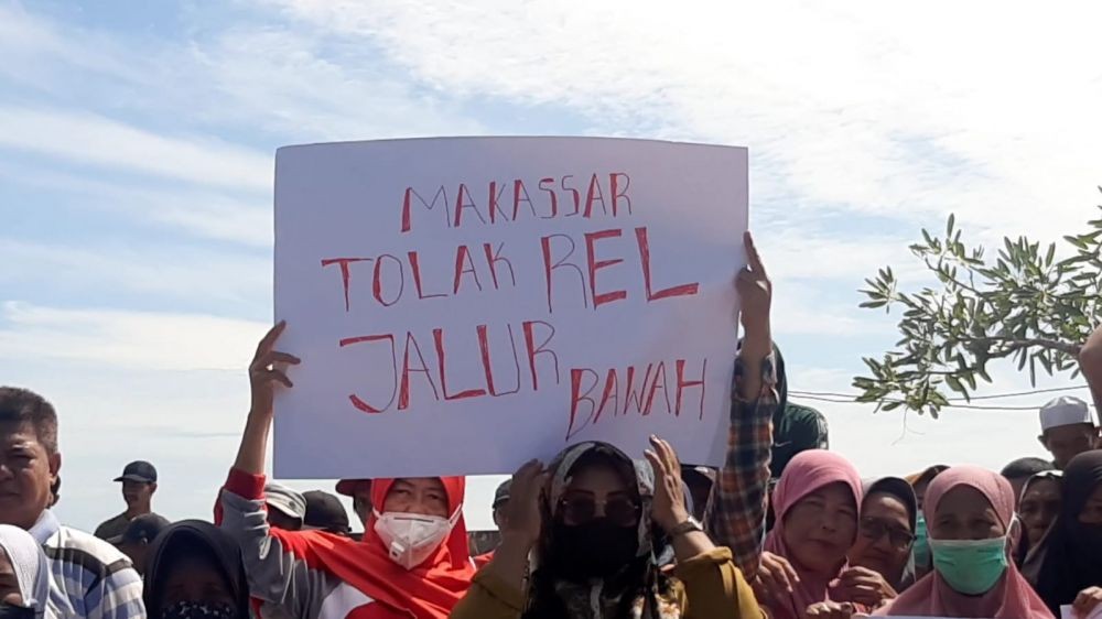 Nelayan di Makassar Protes Rencana Pembangunan Rel Kereta Api Darat