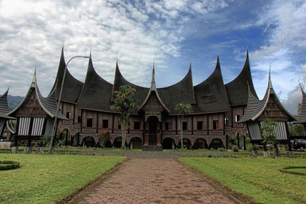 Rumah Adat Sumatera Barat, Ini Jenis dan Keunikannya