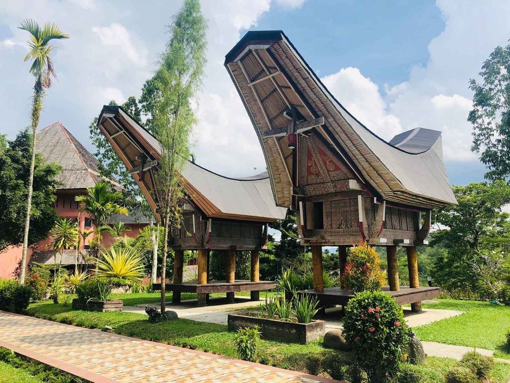 5 Rumah Adat Unik dan Populer di Indonesia, Ada Kotamu?