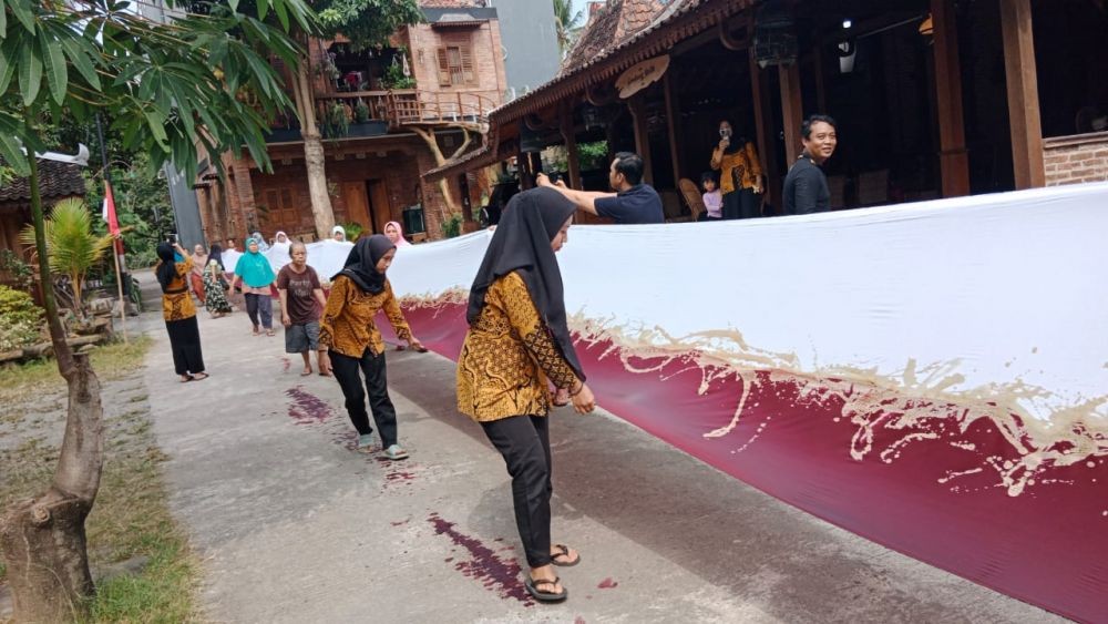 Unik, Pusaka Batik Merah Putih 77 Meter dari Kulon Progo