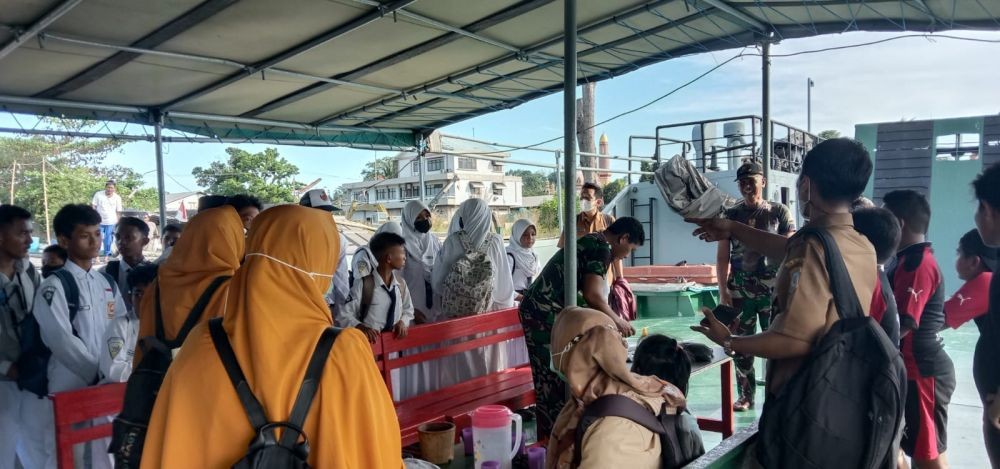 Dua Bus Bantuan Perusahaan Disiapkan Angkut Anak Sekolah di Teluk Waru