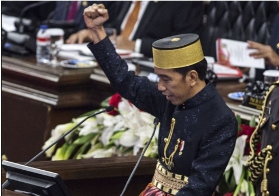 7 Potret Baju Jokowi Saat Ikuti Sidang Tahunan MPR