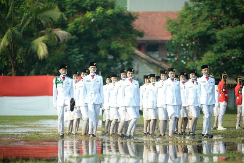 Upacara 17 Agustusan di Larangan Tangerang di Lapangan Becek