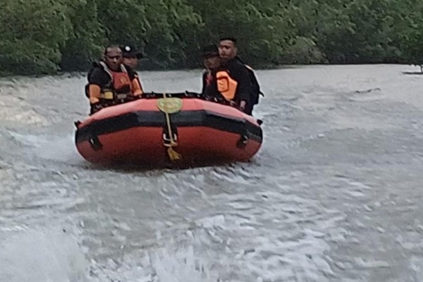 Longboat Dihantam Gelombang, Seorang Pria Hilang di Perairan Puriri