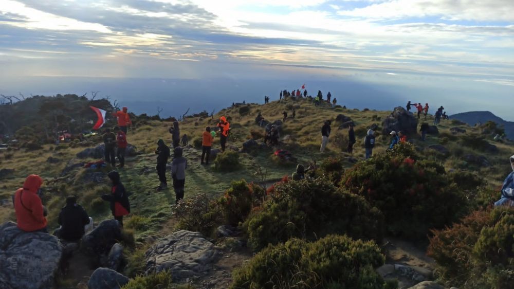Tim SAR Cari Pendaki Tersesat di Gunung Bawakaraeng