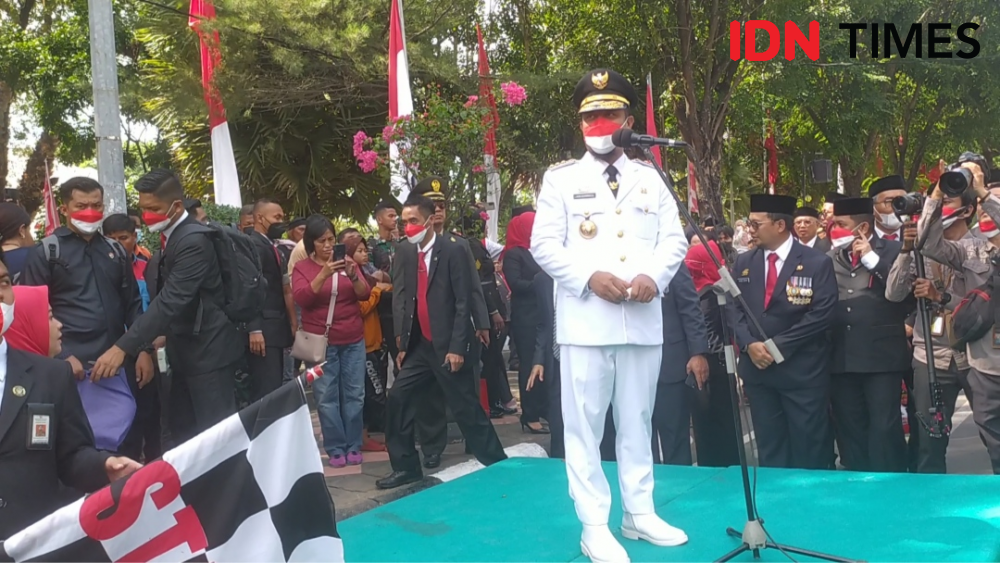 Parade Kendaraan Antik Meriahkan HUT Ke-77 RI di Makassar 