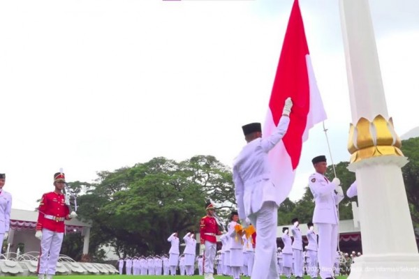 Tim Pancasila Tangguh Sukses Kibarkan Merah Putih di Istana Merdeka