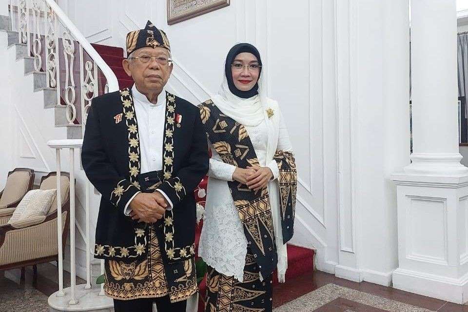 10 Gaya Kebaya Dan Baju Adat Istri Pejabat Saat Upacara