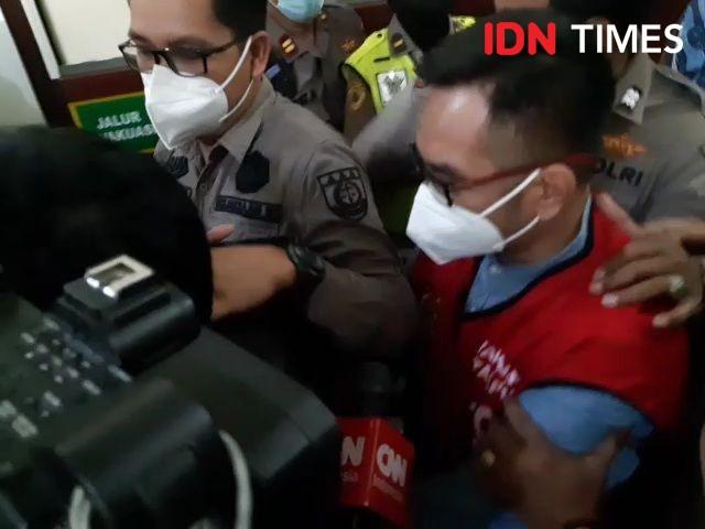 Saksi Kedua Kuatkan Dakwaan, Bechi Bungkam