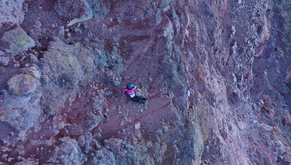 Pendaki Kelahiran Israel Jatuh dari Puncak Rinjani saat Foto-foto