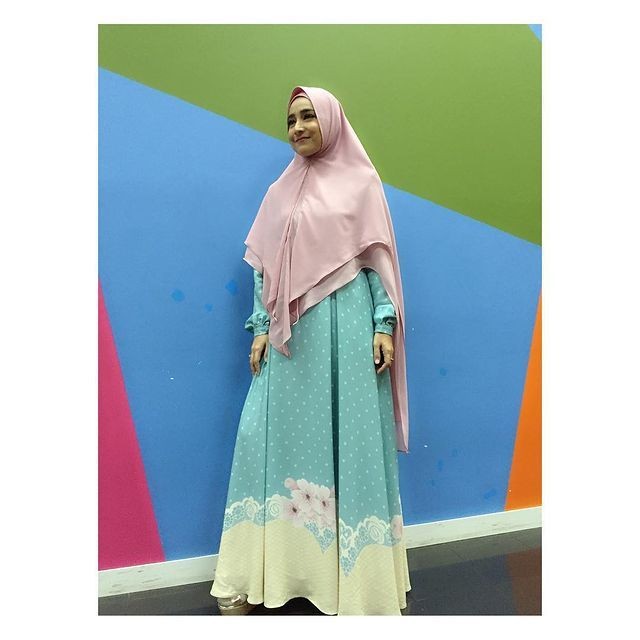 10 Inspirasi Baju Kondangan Warna Tosca Berbagai Gaya Pesta