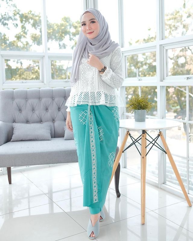 10 Inspirasi Baju Kondangan Warna Tosca Berbagai Gaya Pesta