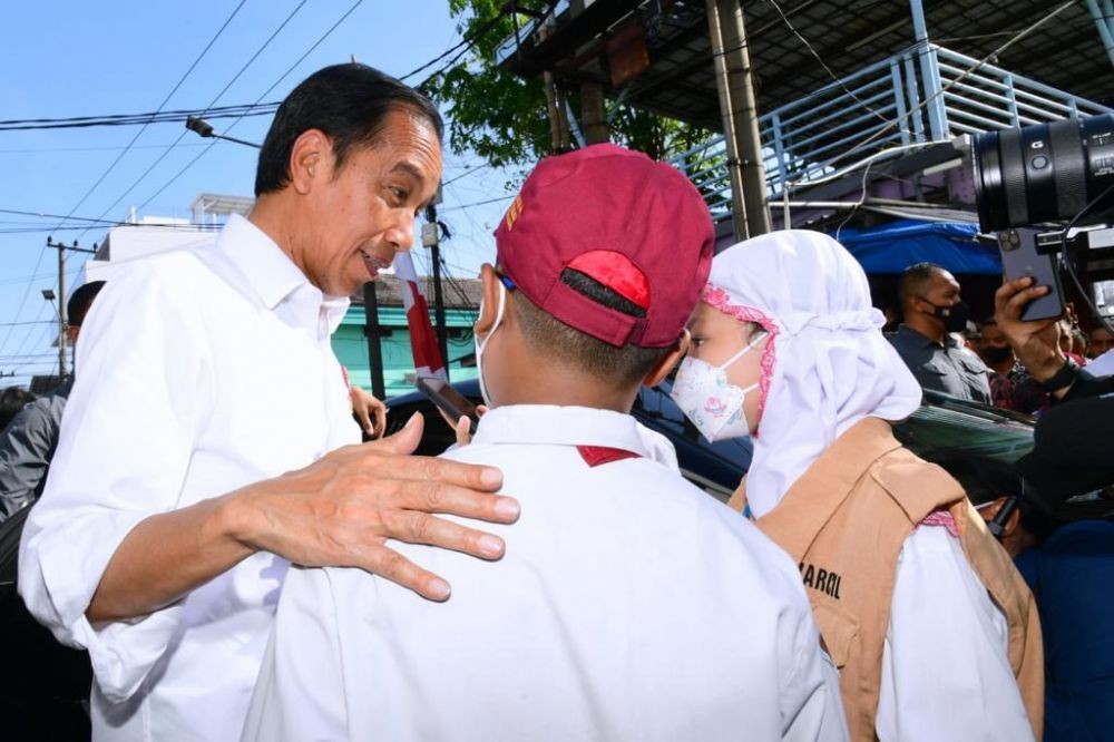 Momen Jokowi Ditodong Jurnalis Cilik di Pasar Pucang Surabaya