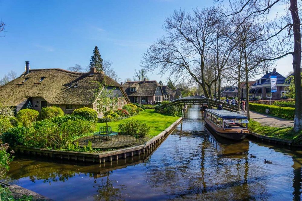 Potret Unik Desa Giethoorn di Belanda, Gak Ada Jalan Raya