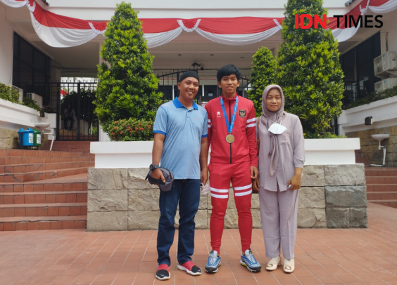 Juara AFF, Crespo dan Orangtua Dihadiahi Wali Kota Bobby Naik Haji