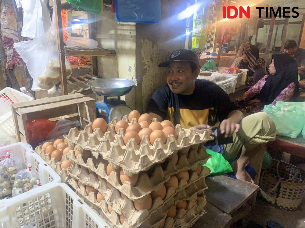 Jelang Natal, Harga Daging Ayam Turun, Telur Malah Naik Pesat