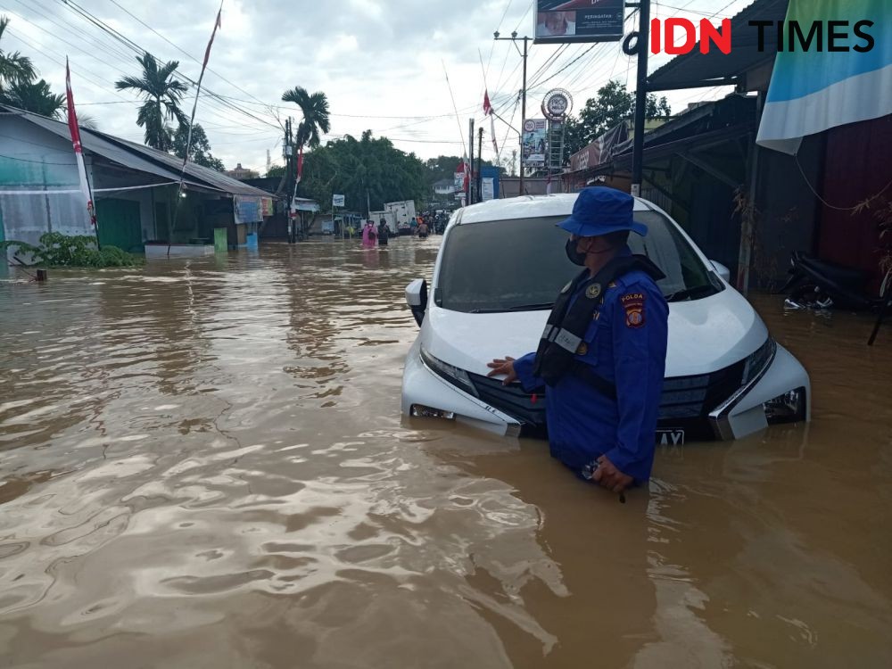 Hujan Semalaman, Ketinggian Banjir di Balikpapan Mencapai 1,5 Meter