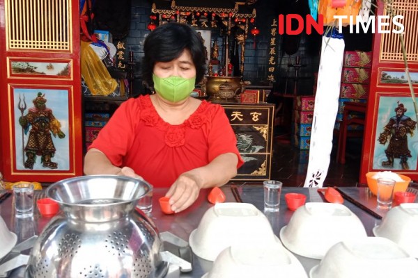 Melihat Ritual Menyambut Datangnya Arwah Gentayangan di Semarang
