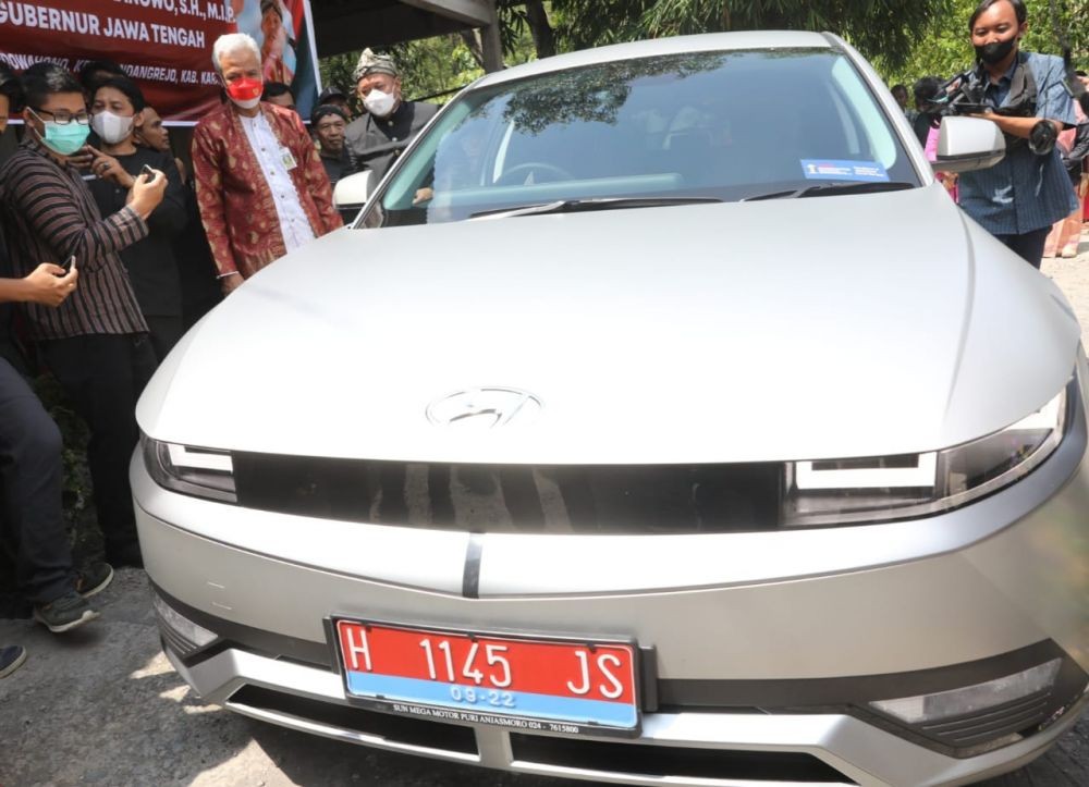 Ganjar Pranowo Perintahkan Dinas ESDM di Karanganyar Pakai Mobil Listrik