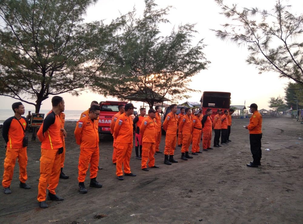 Kapal Cumi Terbalik di Perairan Karawang, Delapan ABK Hilang