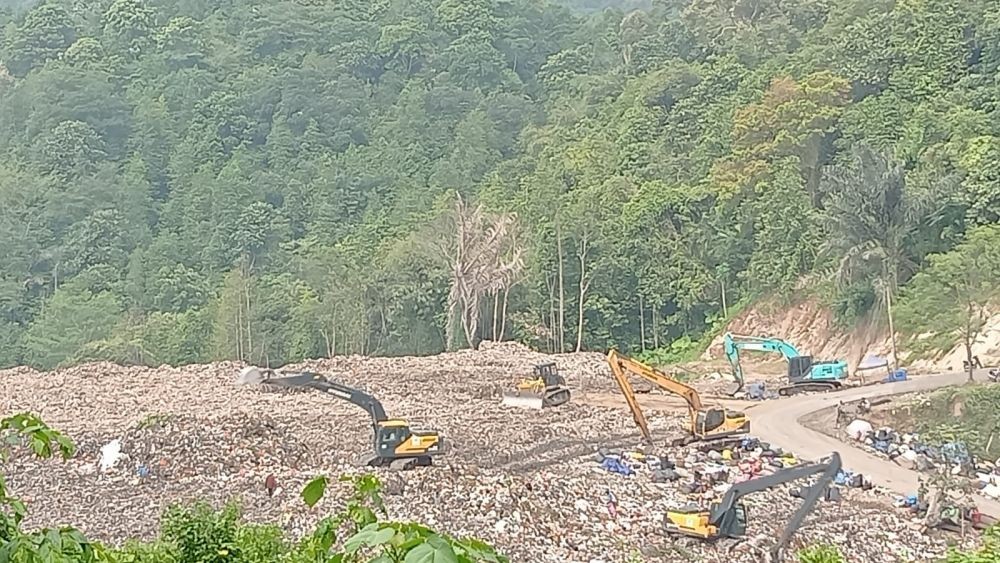 Warga Serang Tutup Paksa Kiriman Sampah dari Tangsel, Rusak Lingkungan
