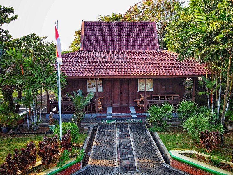 10 Rumah Adat di Indonesia dan Keunikannya, Punya Ciri Khas Sendiri