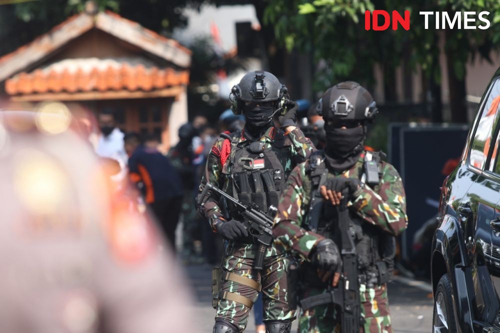 13 Foto Penampakan Tersangka Dan Rekonstruksi Di Rumah Sambo