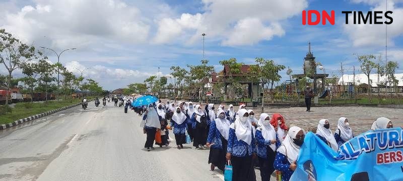 Peringati HUT PAUD, Ratusan Guru Mendatangi DPRD PPU