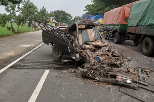 Pikap Tabrak Truk Tronton Di Tuban Satu Meninggal 9368