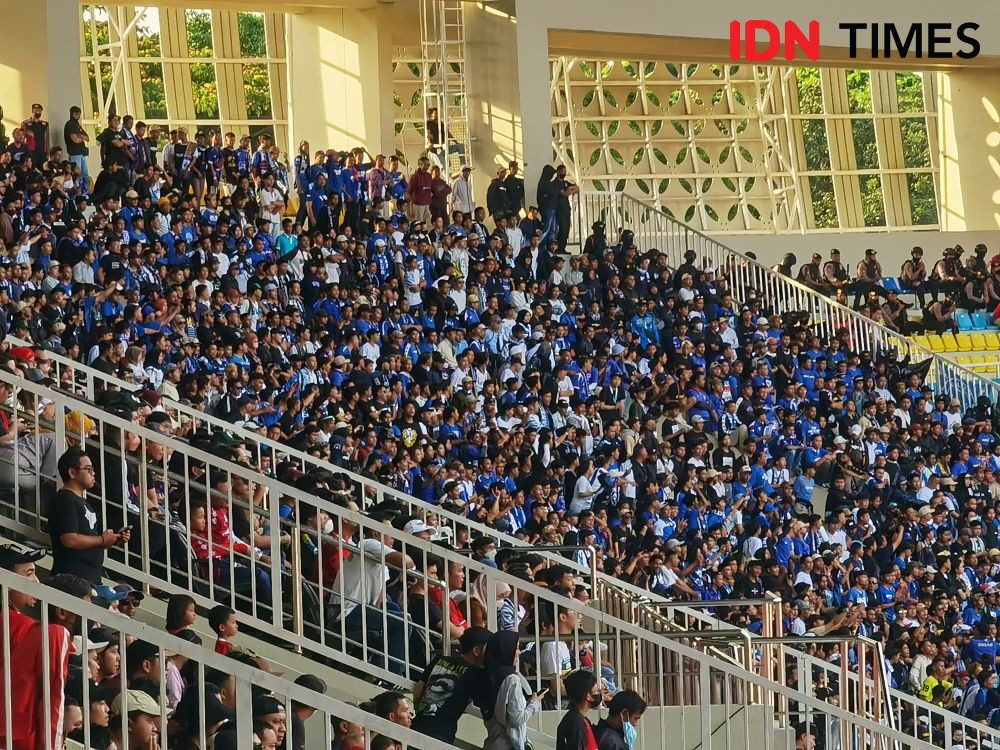 Potret Pertandingan Persis Solo vs PSIS Semarang di Stadion Manahan
