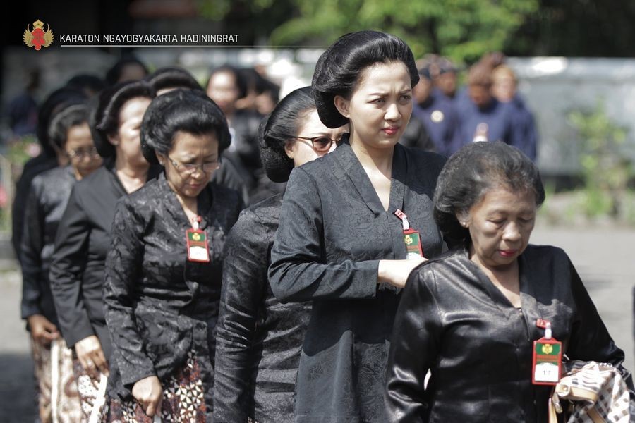 5 Fakta Menarik Pakaian Adat Abdi Dalem Estri, Simbol Keanggunan