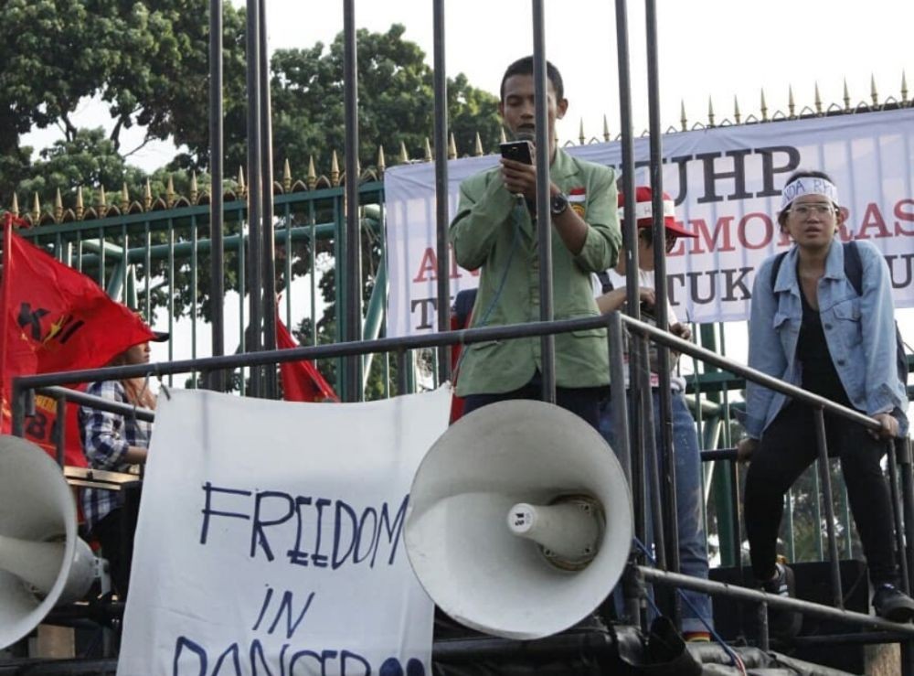 Demo Bbm Naik Mahasiswa Dan Buruh Geruduk Istana Hari Ini