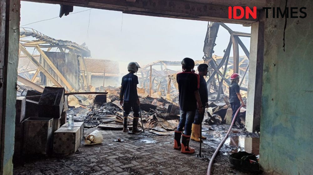 Pembasahan Masih Berlangsung di Pasar yang Terbakar di Madiun 