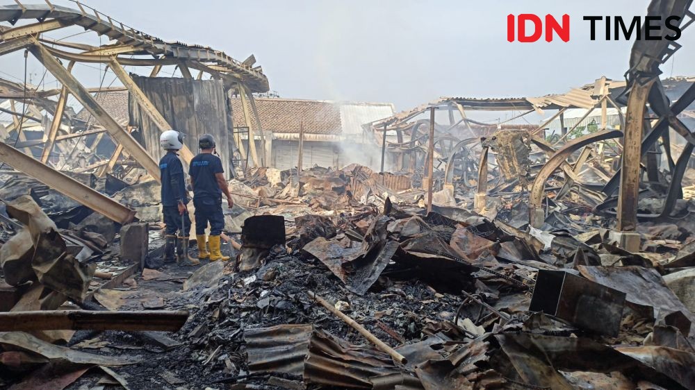 Pembasahan Masih Berlangsung di Pasar yang Terbakar di Madiun 