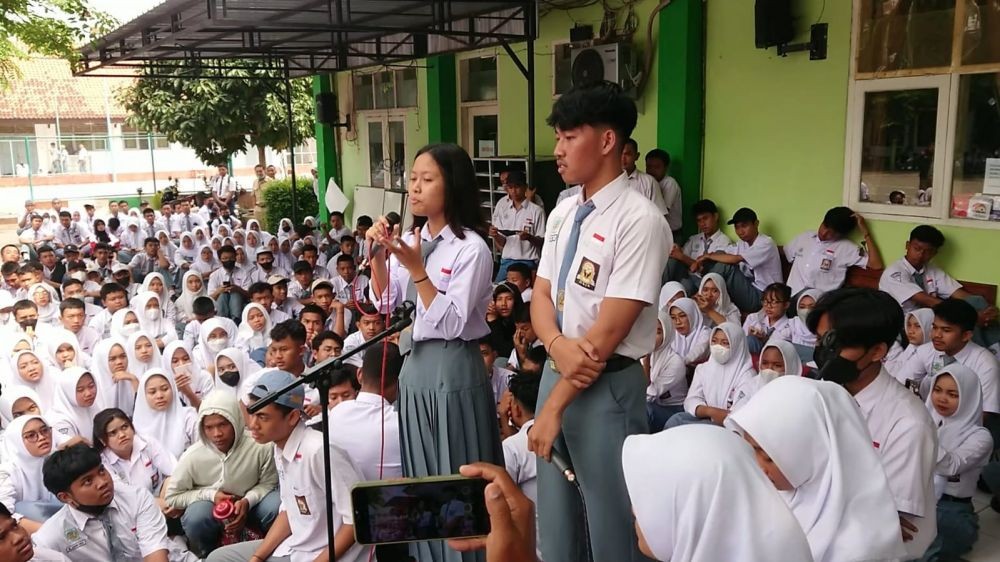 Siswi SMKN di Tulungagung Unjuk Rasa Tolak Tarikan Sumbangan Sekolah
