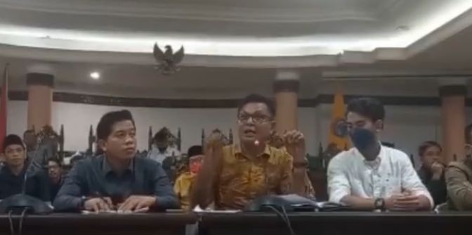 Demo Mahasiswa Kenaikan Harga BBM, Menjebol Pagar Gedung DPRD Tarakan