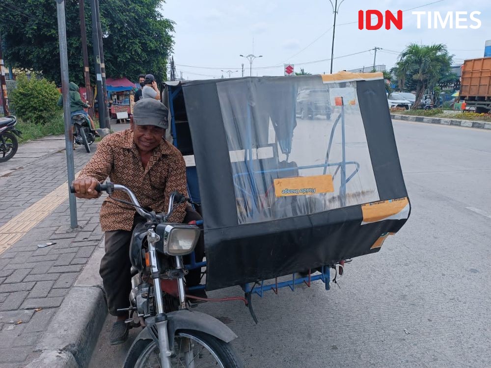 Keluh Kesah Tukang Becak Motor di Medan: BBM Mahal, Penumpang Gak Ada