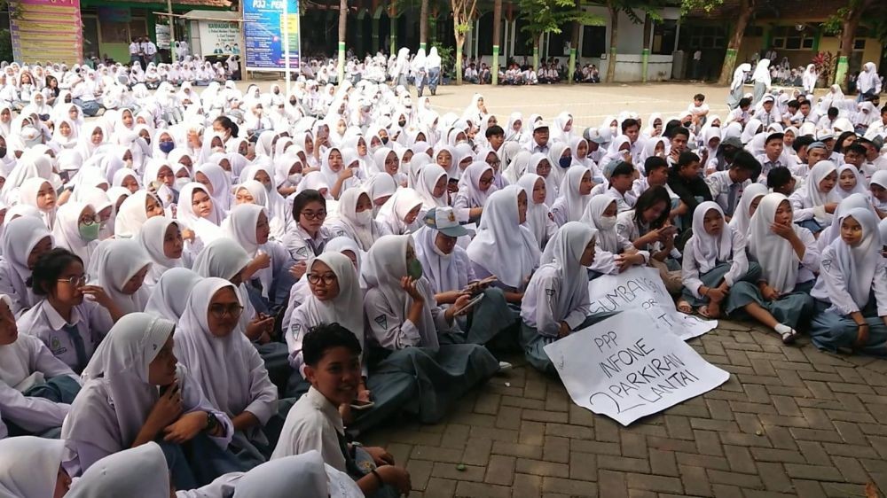 Siswi SMKN di Tulungagung Unjuk Rasa Tolak Tarikan Sumbangan Sekolah