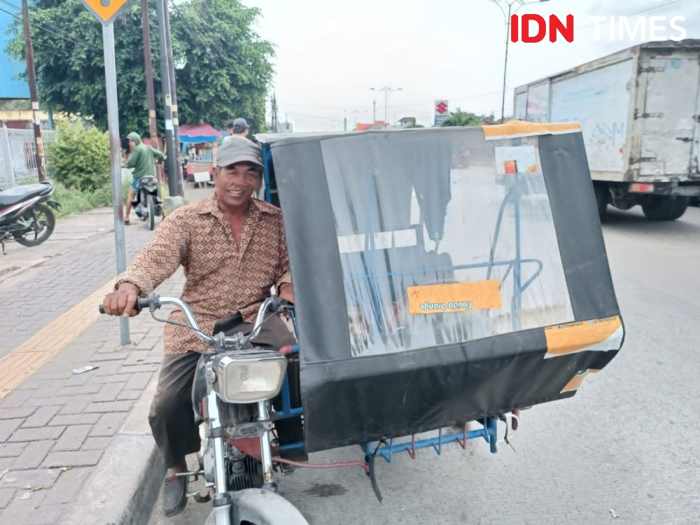 Keluh Kesah Tukang Becak Motor di Medan: BBM Mahal, Penumpang Gak Ada