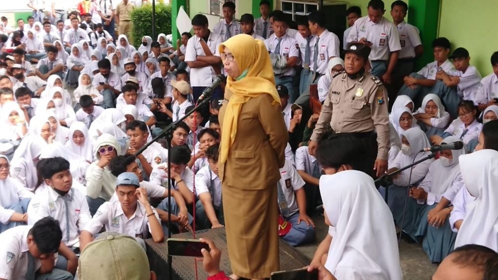 Siswi SMKN di Tulungagung Unjuk Rasa Tolak Tarikan Sumbangan Sekolah