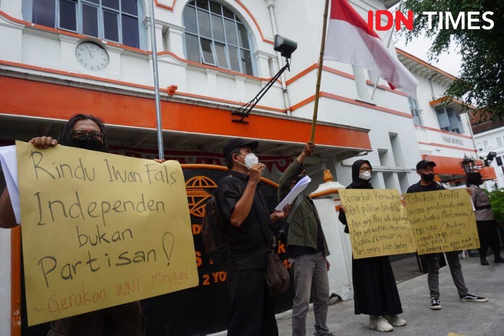 BBM Naik, Warga Jogja Minta Megawati 'Jewer' Jokowi
