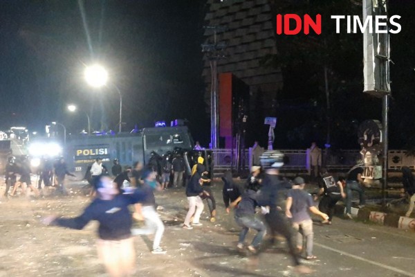 Polisi Dinilai Lakukan Pembiaran Massa Misterius Serang Pedemo di UNM