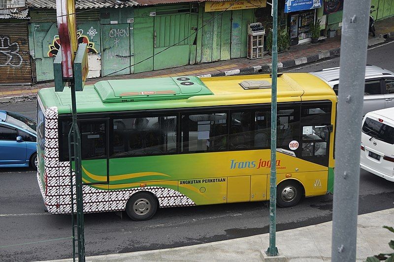 Kartu Multi Trip (KMT) KA Commuter Bisa Dipakai Bayar Trans Jogja 