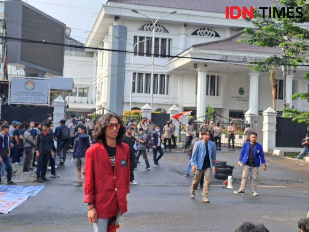 Kritik Harga BBM Subsidi, Mahasiswa di Bandung Turun Ke Jalan